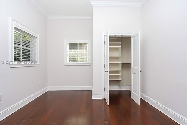 Building Photo - 1400 Alberca St