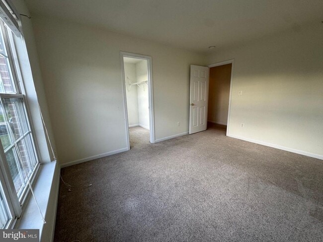 Building Photo - 105 Fredericksburg Dr