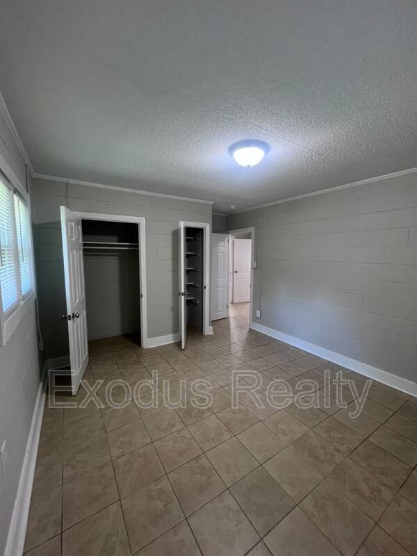 Building Photo - 506 Maple Ave