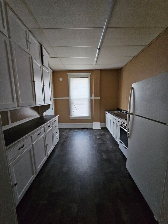 Building Photo - 1721 W Sherman Ave