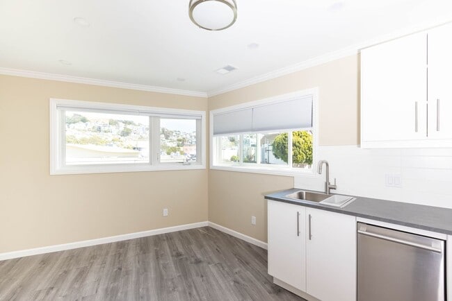 Building Photo - OPEN HOUSE: Tuesday (7/8)  6:00pm-6:30pm. ...