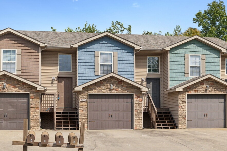Building Photo - 1723 A THISTLEWOOD DR  CLARKSVILLE , TN 37042