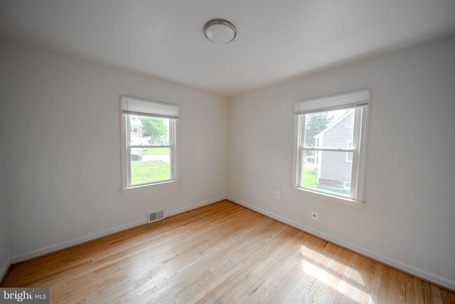 Building Photo - 4002 74th Ave
