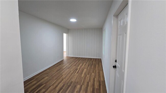 Building Photo - 2084 Snow Rd SW