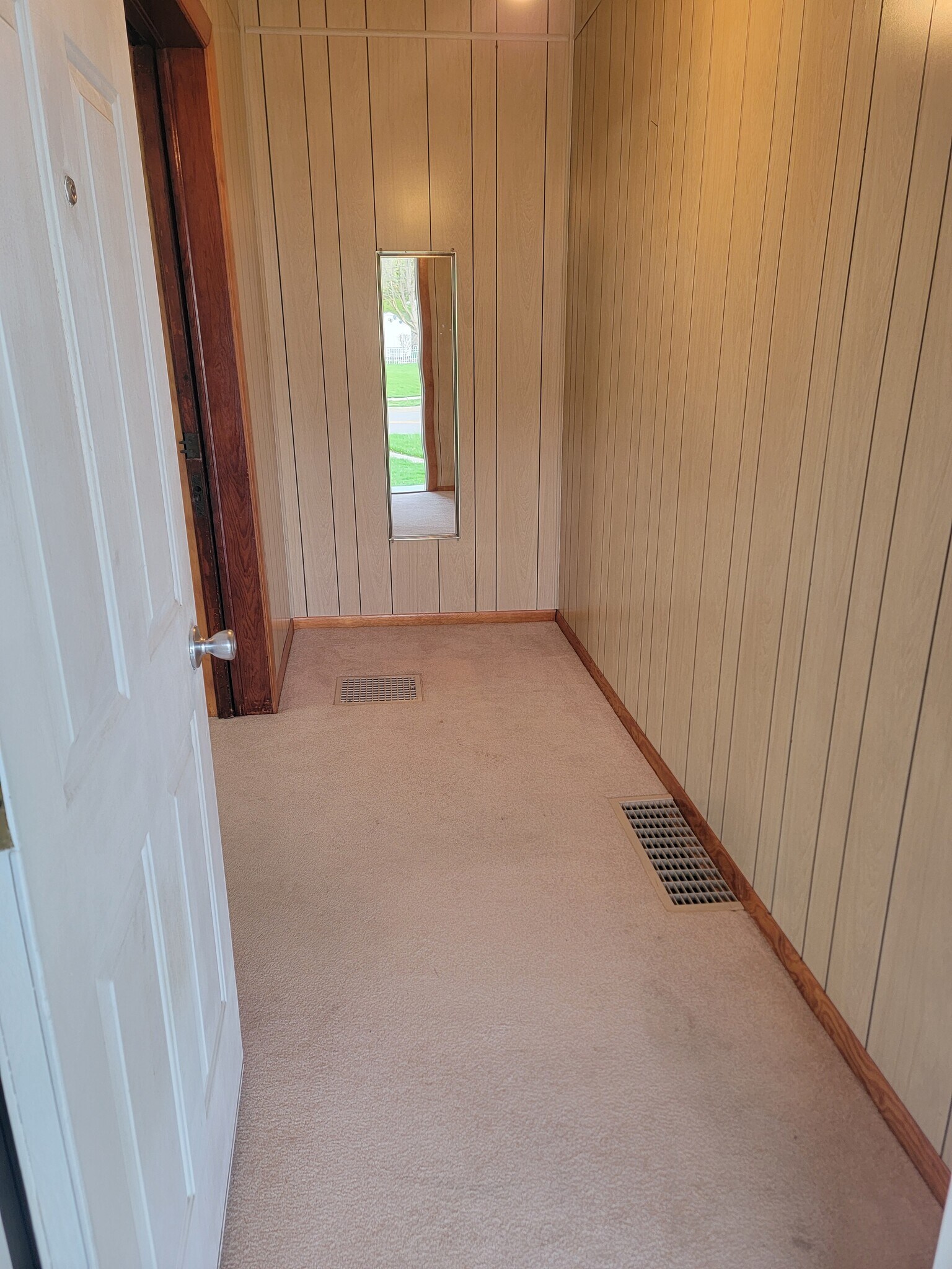 Entry - 810 S Kalamazoo Ave