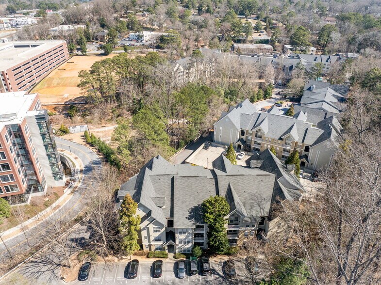 Building Photo - 4007 Westchester Rdg NE