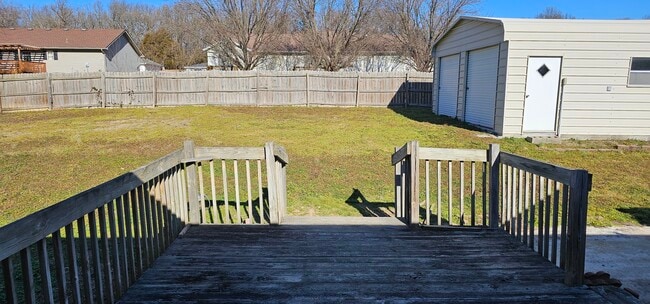 Building Photo - 8660 Brookside Cir