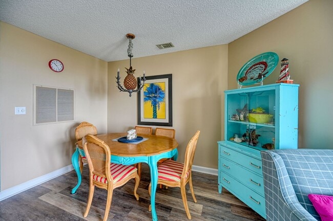 Building Photo - FULLY FURNISHED OFF-SEASON RENTAL AT THE V...