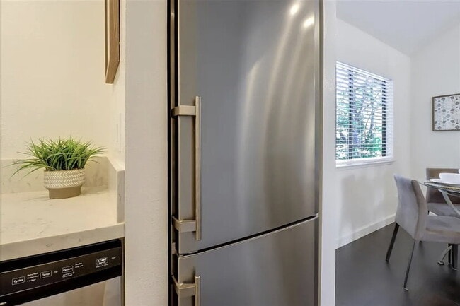 Building Photo - Rarest of the rare: exceptional privacy wi...