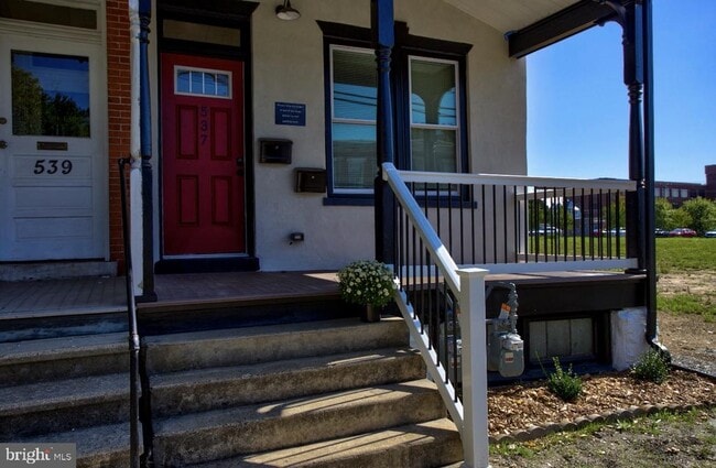 Building Photo - 537 N Plum St