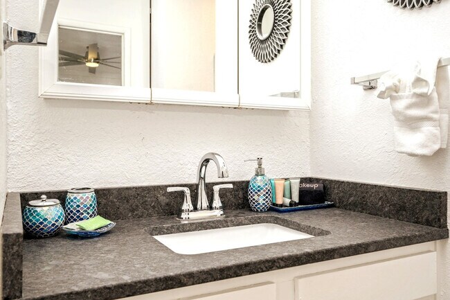 Building Photo - 4000 Gulf Terrace Dr