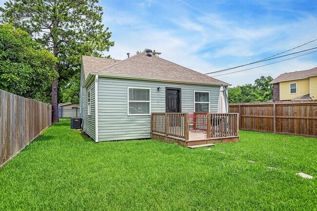 Building Photo - 5250 Pease St