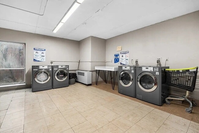 Building Photo - "Spacious 1-Bedroom Retreat with Gleaming Hardwood Floors in Chestnut Hill"