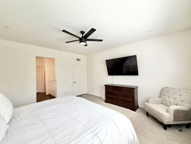 Building Photo - Spacious Heritage Lake Home with Solar & Main-Level Primary Suite