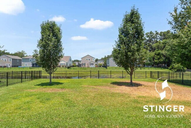 Building Photo - 44 Saluda Way