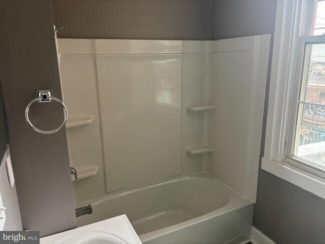 Building Photo - 2124 Maryland Ave