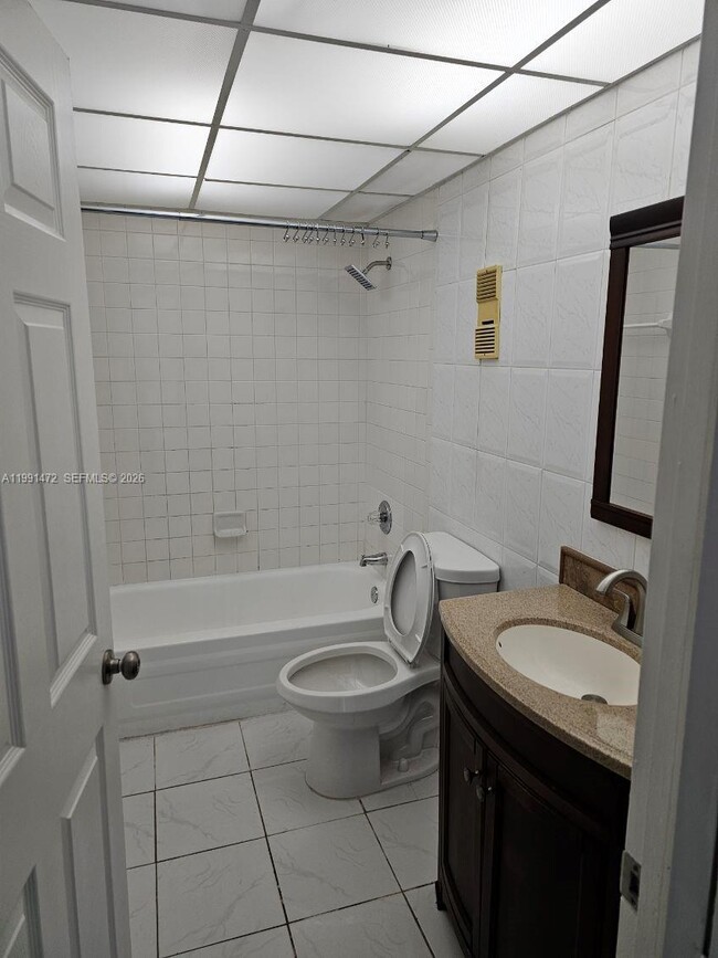 Building Photo - 10090 NW 80th Ct