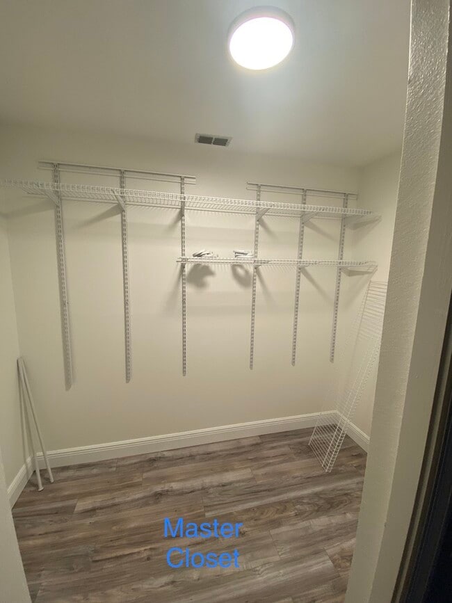 Building Photo - 321 Misty Meadow Dr