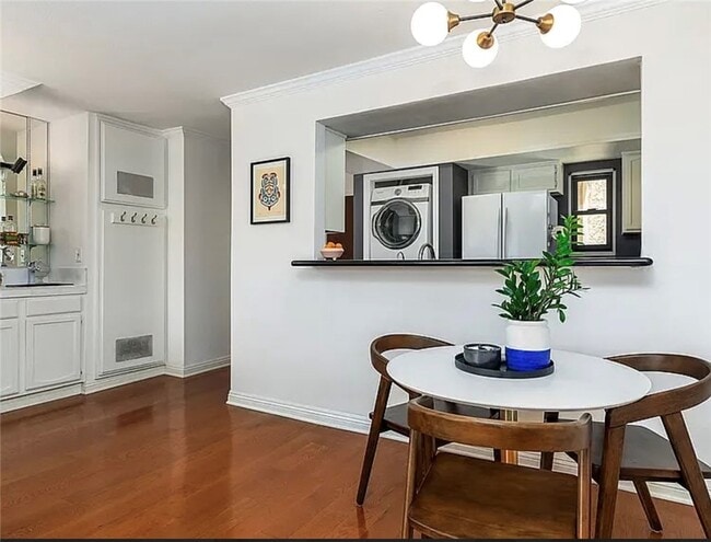 Building Photo - 2480 Penmar Ave