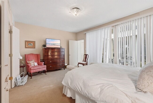 Building Photo - 10125 Valley Forge Dr