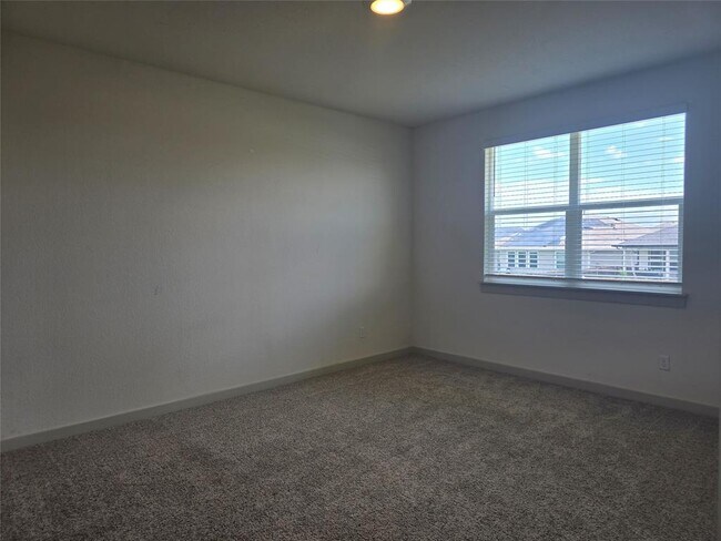 Building Photo - 200 Lavaca River Ln