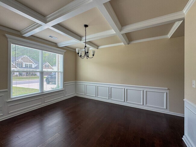 Building Photo - Stunning 5 Bed 4.5 Bath Fayetteville Home with Fenced Yard