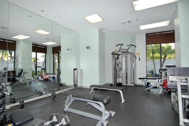 Building Photo - 3600 Yacht Club Dr