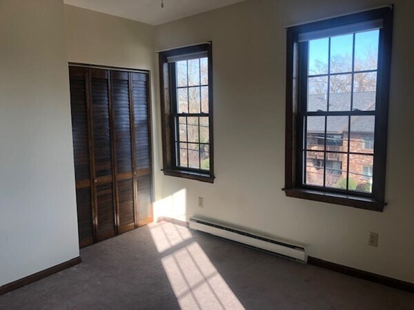 Building Photo - 39 Meadow St