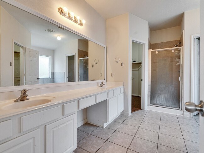 Building Photo - 2306 Diamond Springs Dr