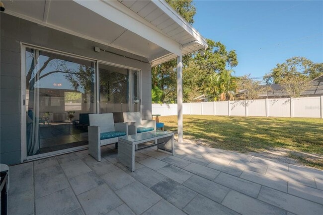 Building Photo - 2523 Lake Ellen Cir