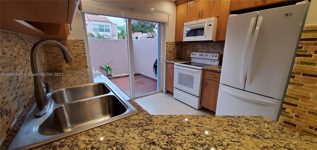 Building Photo - 6518 SW 129th Ave