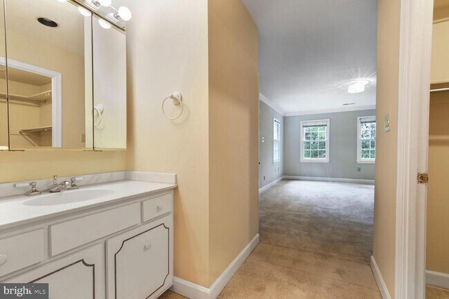 Building Photo - 8217 Lochinver Ln
