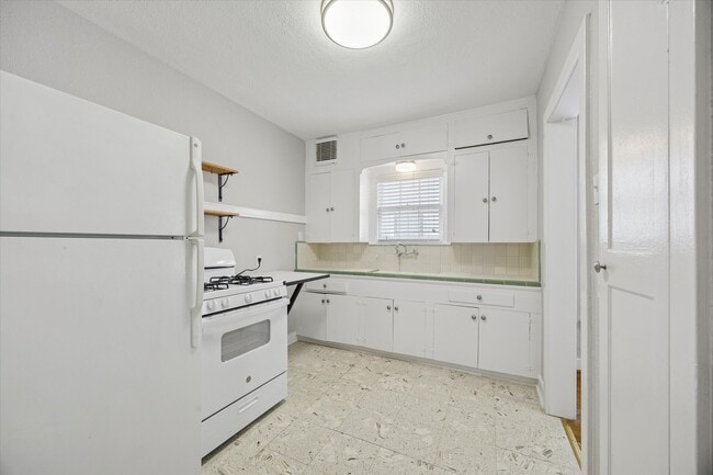 Building Photo - 1810 W Alabama St