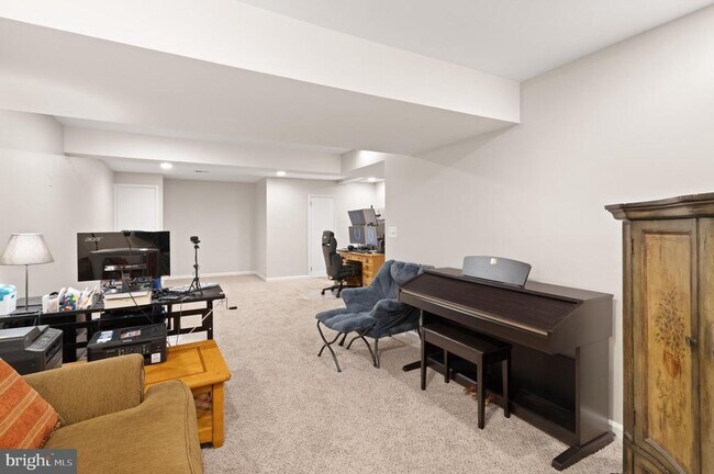 Building Photo - 8573 Tyrolean Way