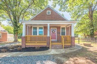 Building Photo - 2 bedroom 1 bathroom