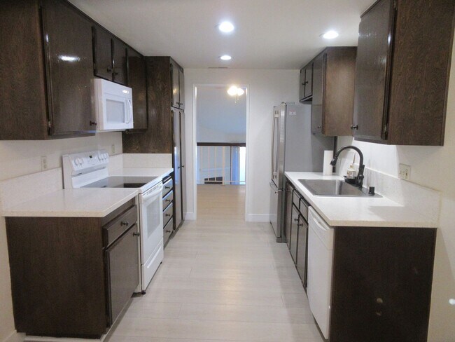 Building Photo - Duggan Property Management, Inc presents this 3BR +2.5 bath in Encino Village Townhomes