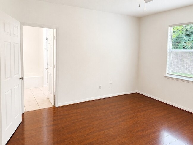 Building Photo - 38106 Sweetwater Cir