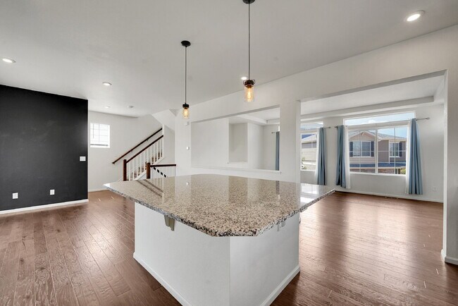 Building Photo - $2,795.00 - 3 Bedrooms, 2.5 Bathrooms, Sin...