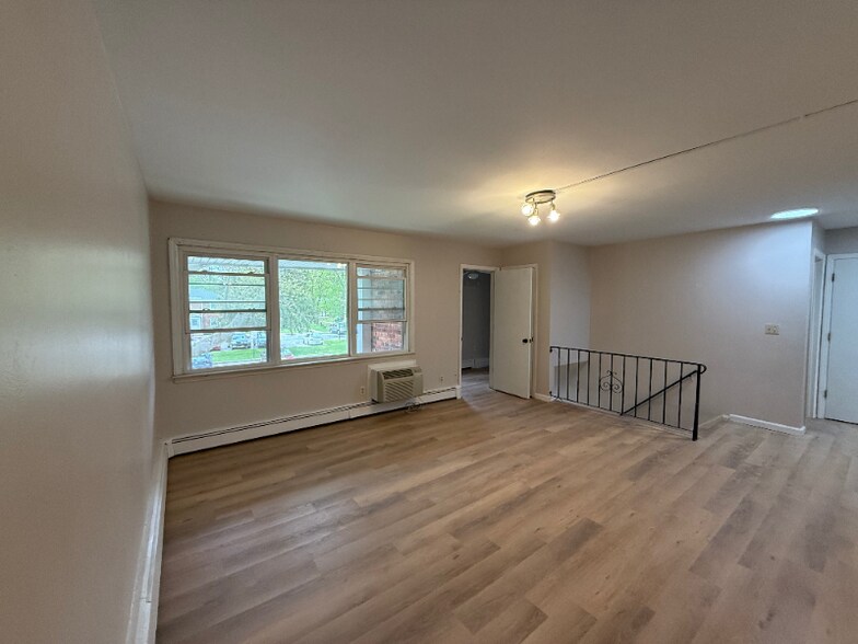 Primary Photo - 2710 South Rd