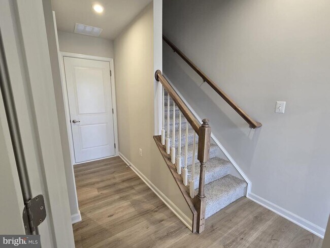 Building Photo - 4928 Dunhaven Dr
