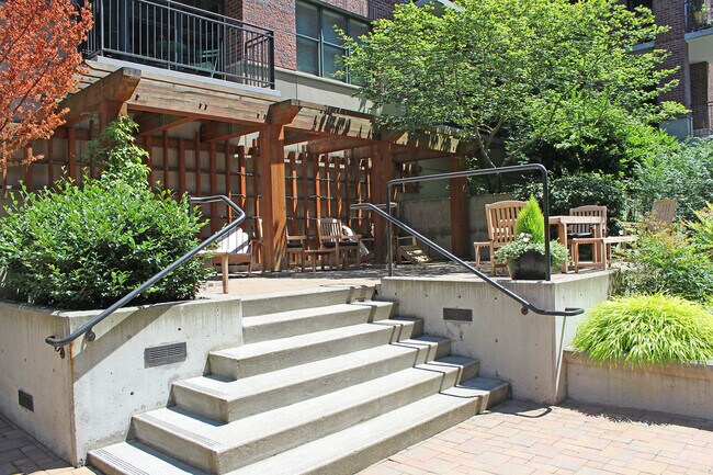 Building Photo - Spacious 2 Bedroom Corner Unit in Stylish ...