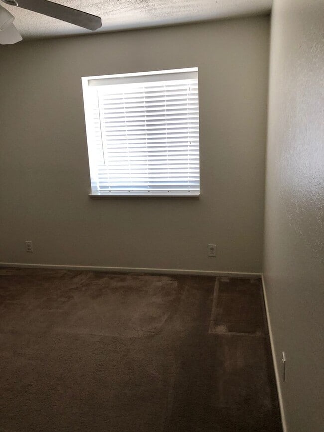 Building Photo - 3 BEDROOM APPLE VALLEY HOME