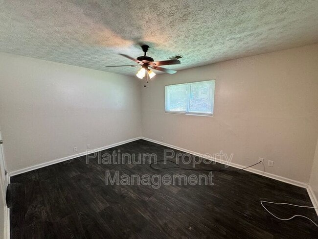 Building Photo - 541 Springwood Dr