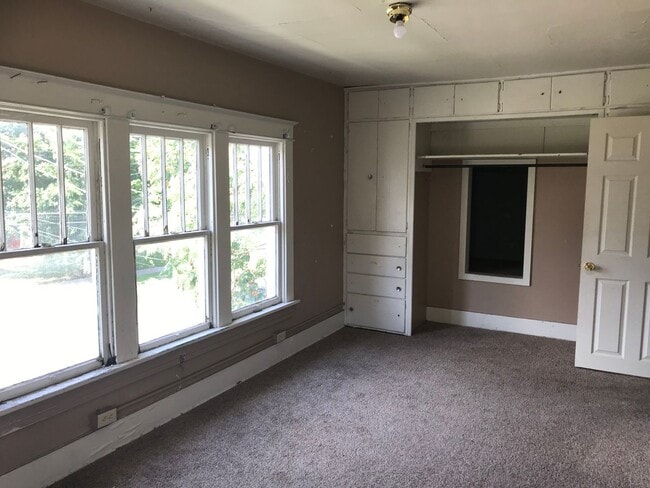 Building Photo - 303 W College St