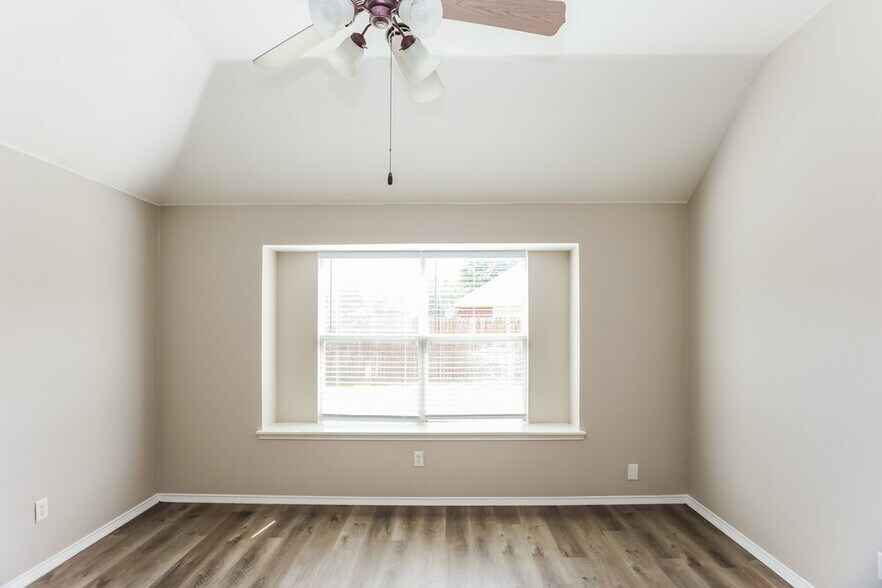 Building Photo - 9113 Nightingale Dr