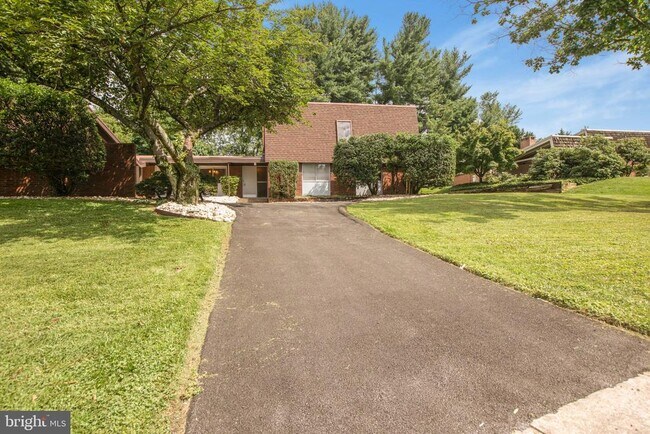 Building Photo - 3406 Woodvalley Dr