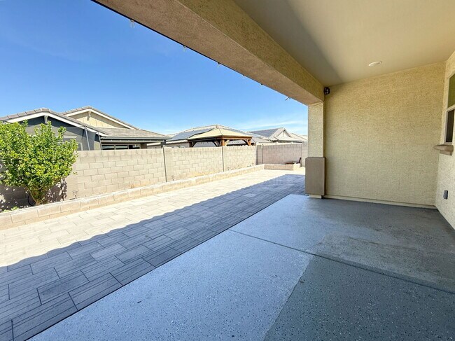 Building Photo - 15170 W Pierce St