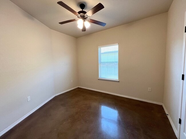 Building Photo - Luxury 3/2 duplex in NBTX