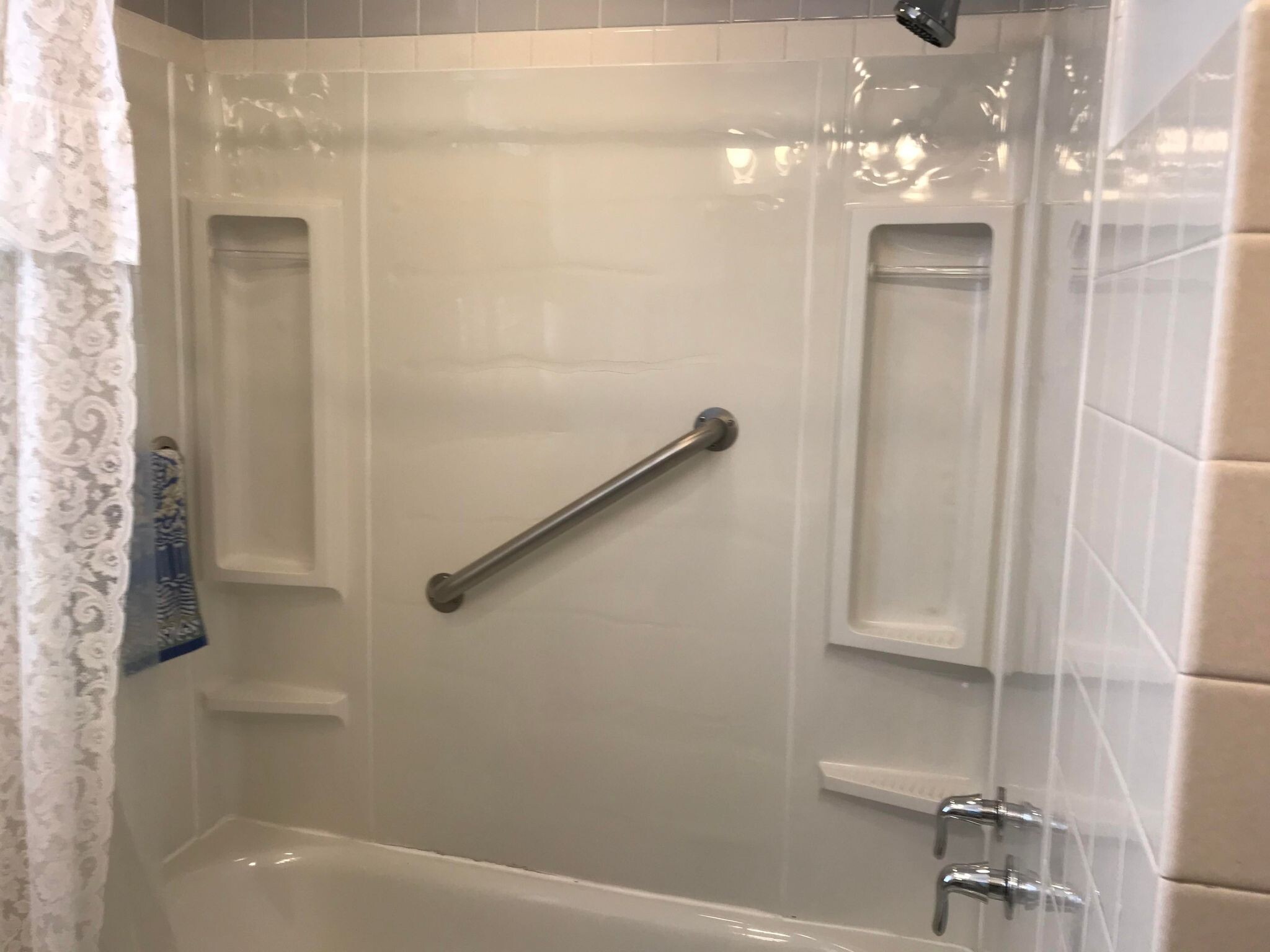 Building Photo - 782 N Van Auken St