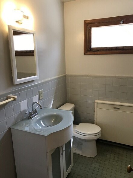 Building Photo - 2135 University Ave